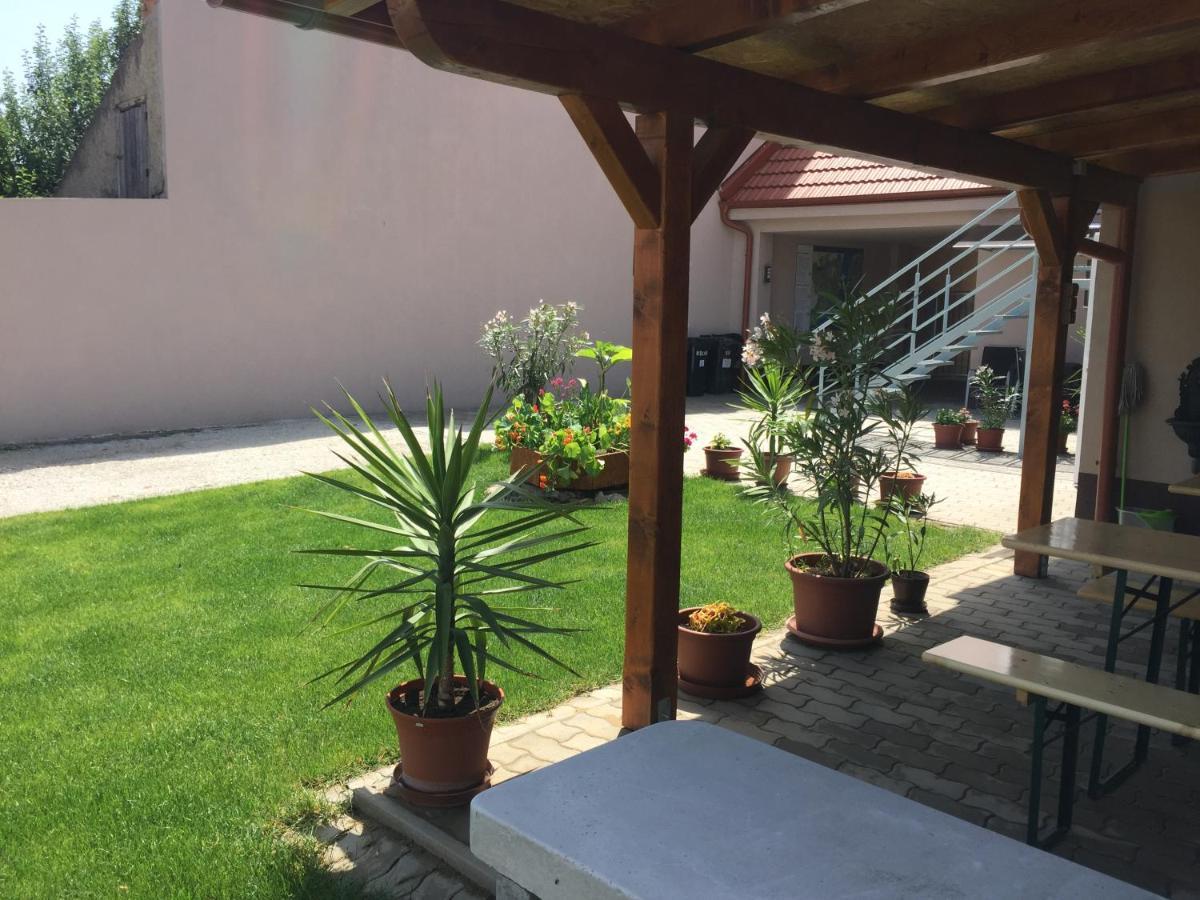Sunny Apartman Штурово Экстерьер фото